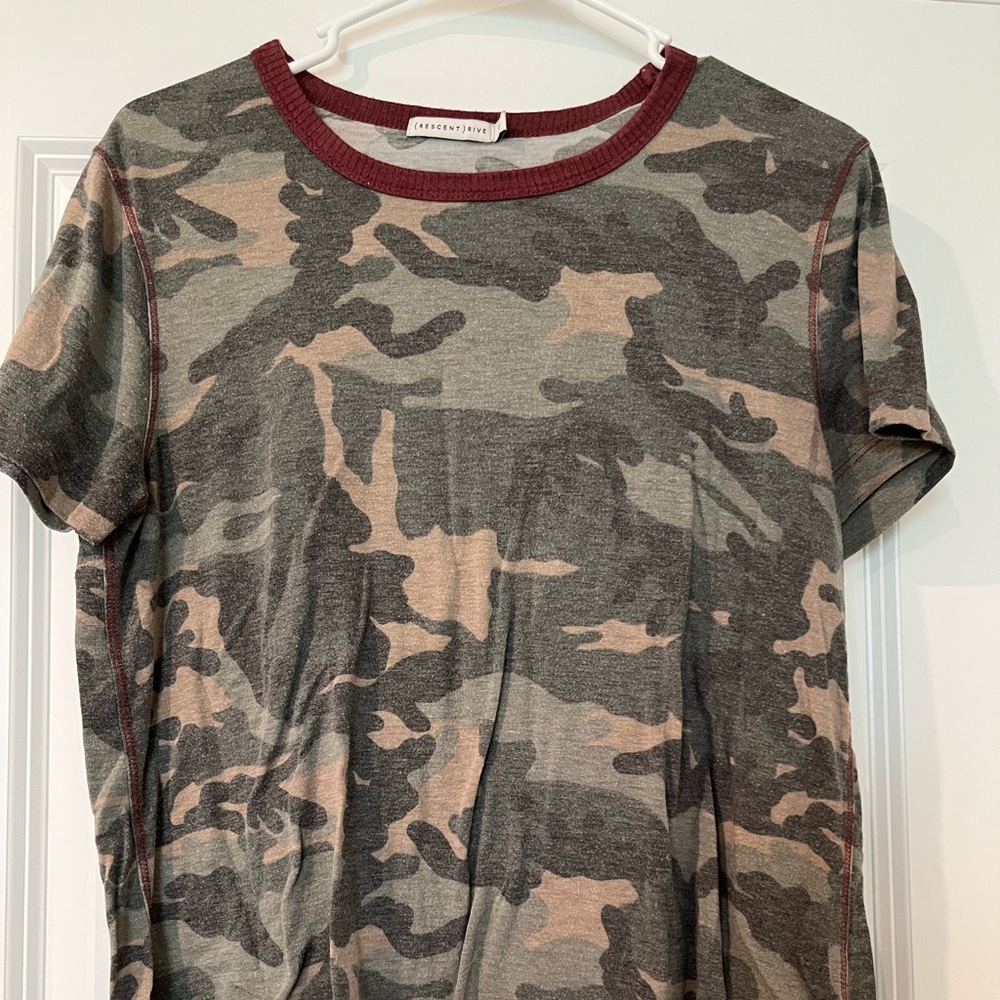 Camo t-shirt. Size medium!